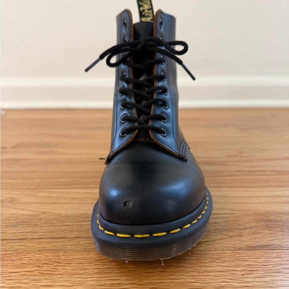 Dr. Martens 1460 VINTAGE MADE IN ENGLAND LACE UP BOOTS IN BLACK - Picture 11 of 13